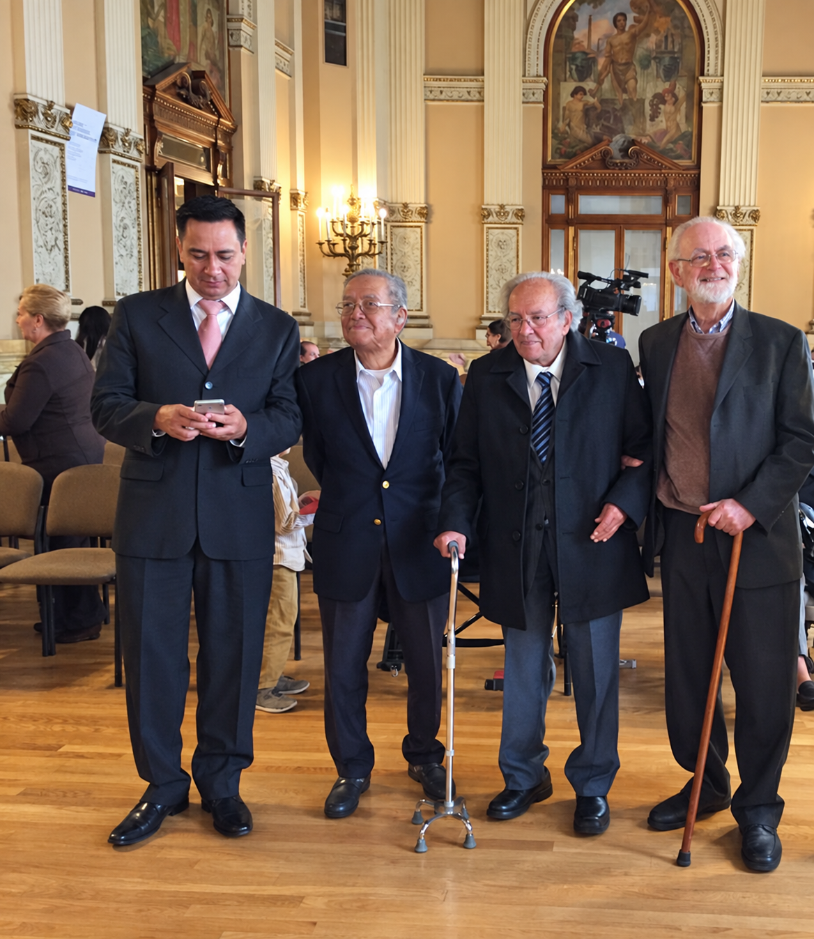 Jesús Villaseñor acompañado durante un encuentro cultural